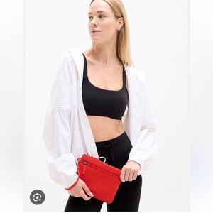 {NWT} Athleta Diem Pouch in Cardinal Red